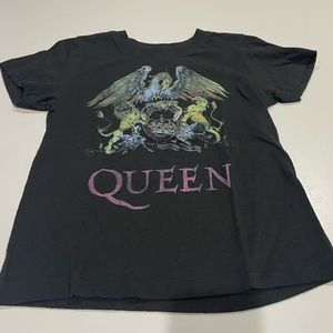 Official Merch Queen T-Short Size 5T Black.